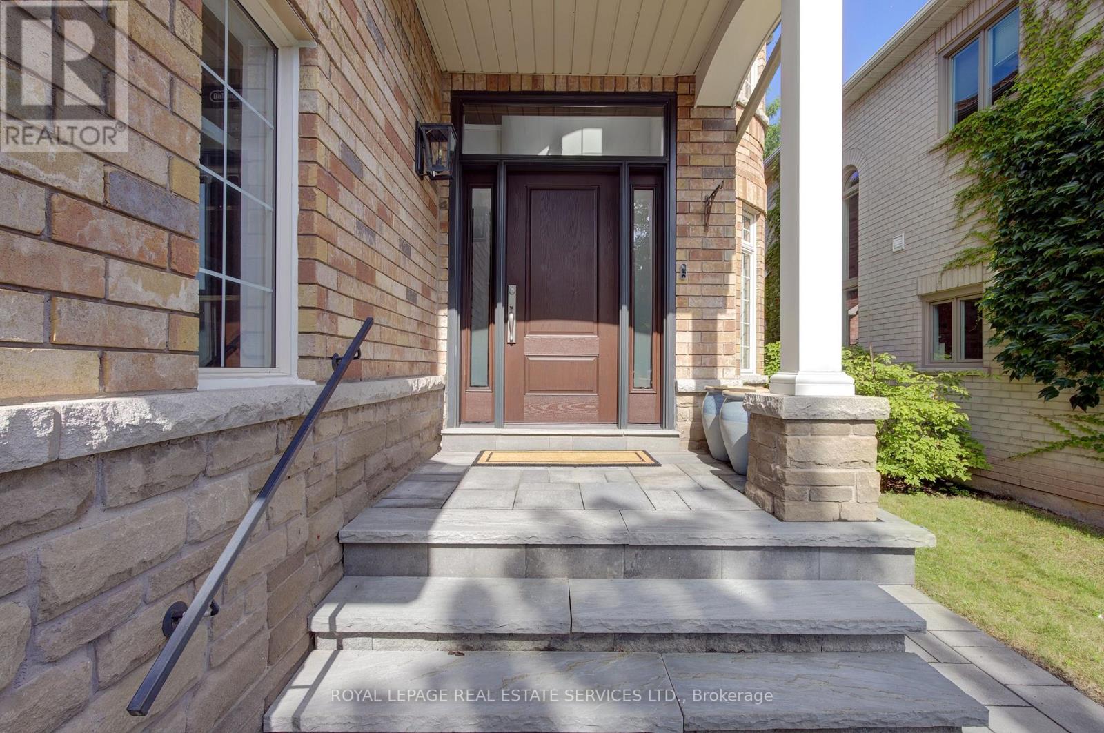 2329 Glenfield Road, Oakville, Ontario  L6M 3V1 - Photo 3 - W13756410