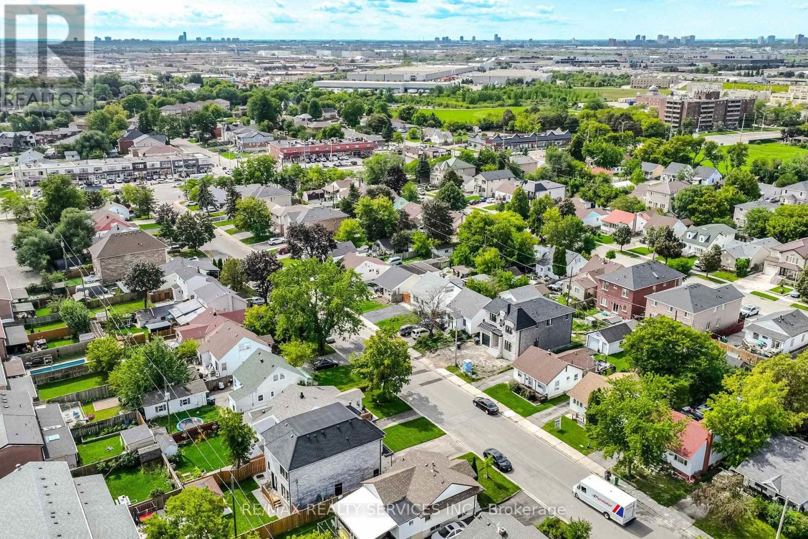 3051 Churchill Avenue, Mississauga, Ontario  L4T 1R4 - Photo 3 - W13756424