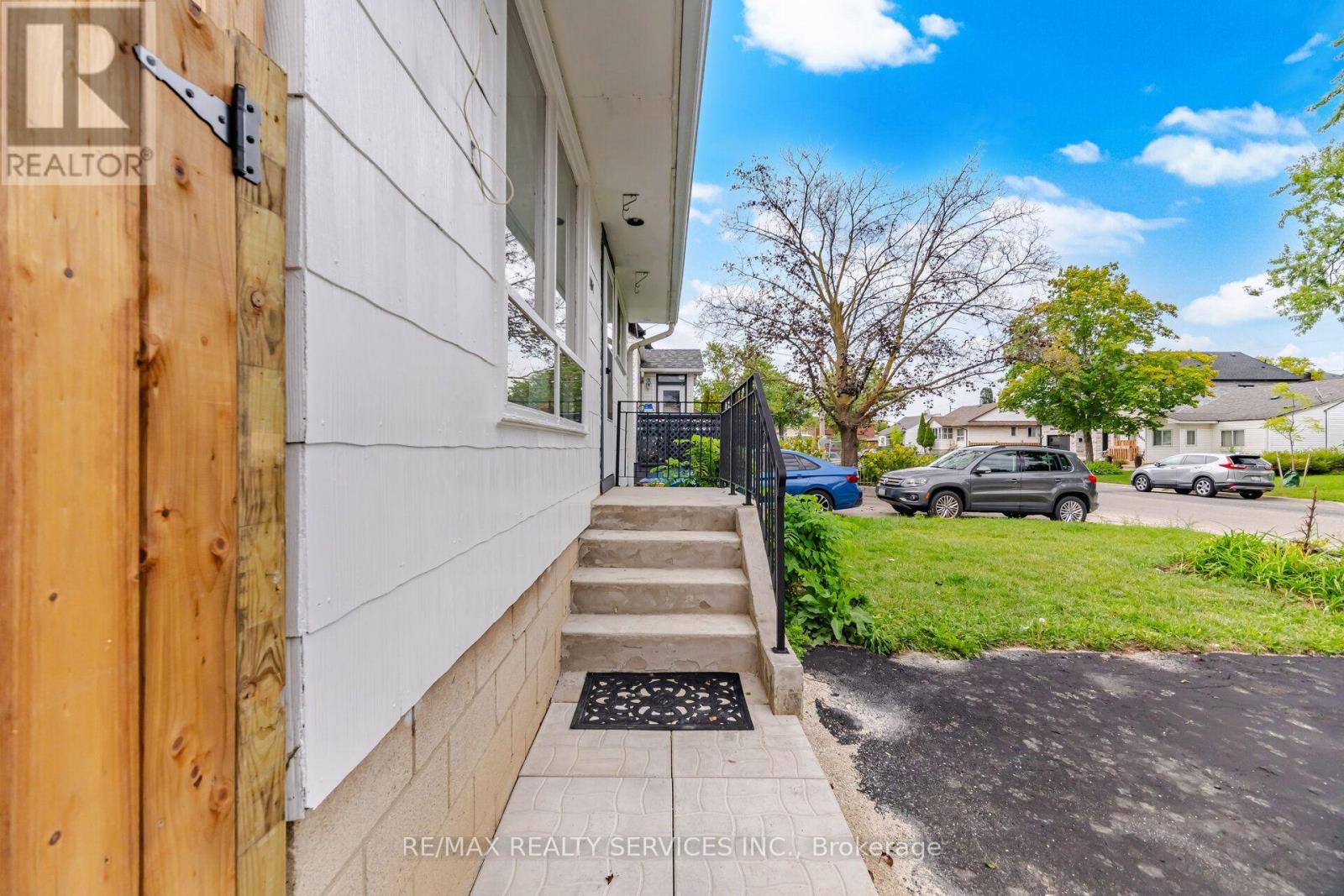 3051 Churchill Avenue, Mississauga, Ontario  L4T 1R4 - Photo 8 - W13756424