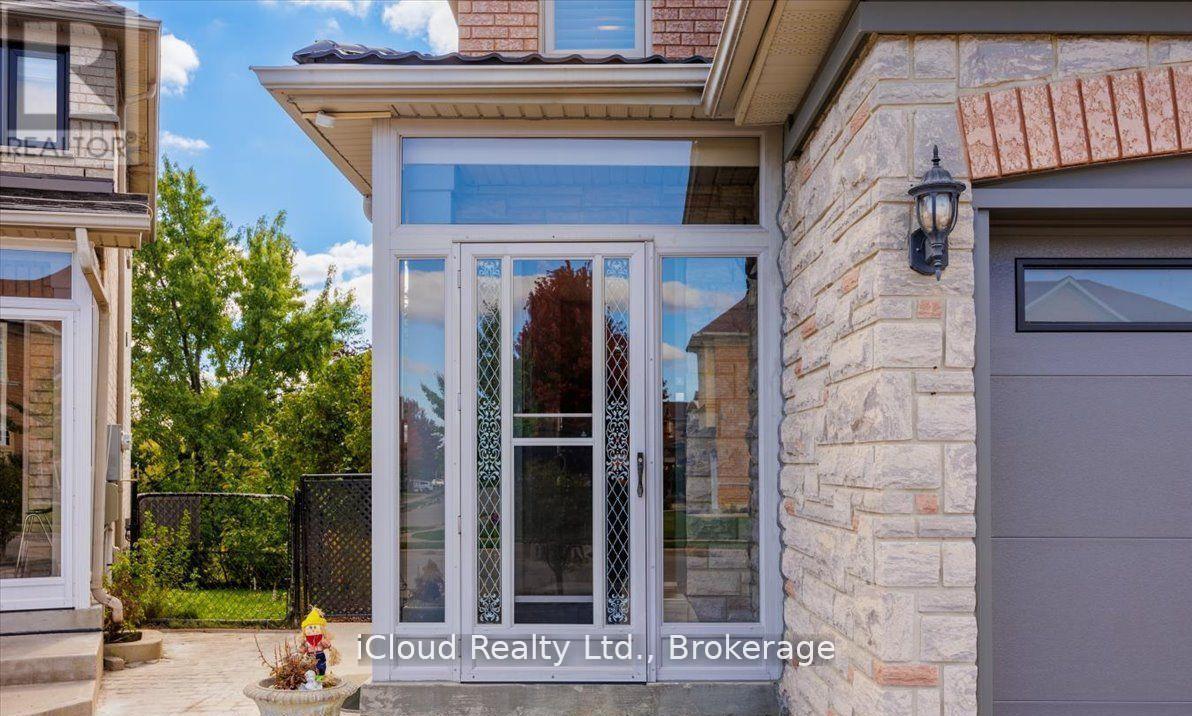36 Pacific Wind Crescent, Brampton, Ontario  L6R 2B1 - Photo 2 - W13756494