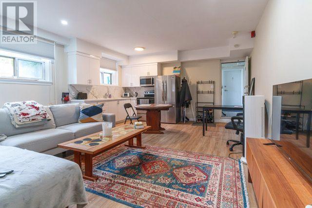 183 Maurice Drive, Oakville, Ontario  L6K 2W8 - Photo 4 - W13756534