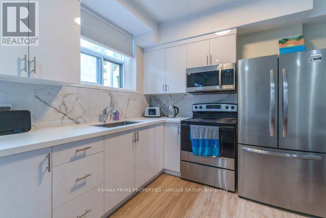 183 Maurice Drive, Oakville, Ontario  L6K 2W8 - Photo 5 - W13756534