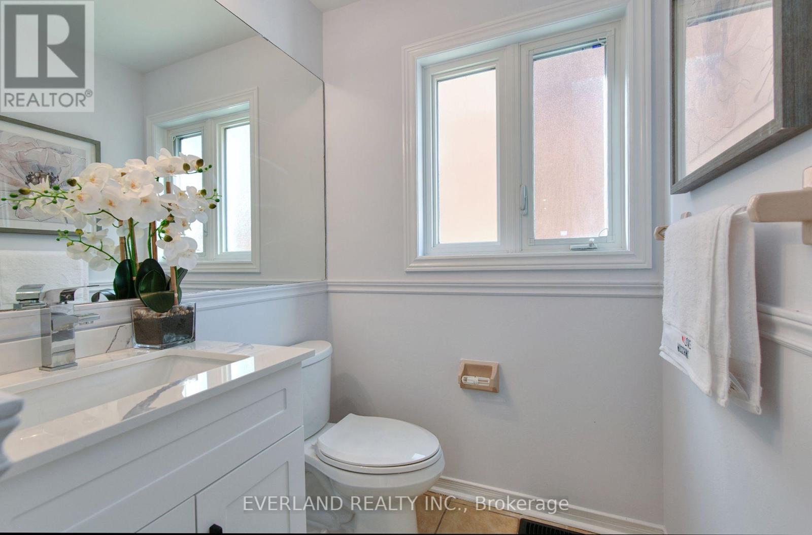 5386 Middlebury Drive N, Mississauga, Ontario  L5M 5E6 - Photo 3 - W13756578