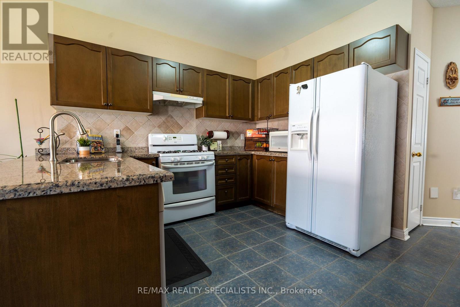 66 Ryegrass Crescent, Brampton, Ontario  L7A 3J9 - Photo 10 - W13756584