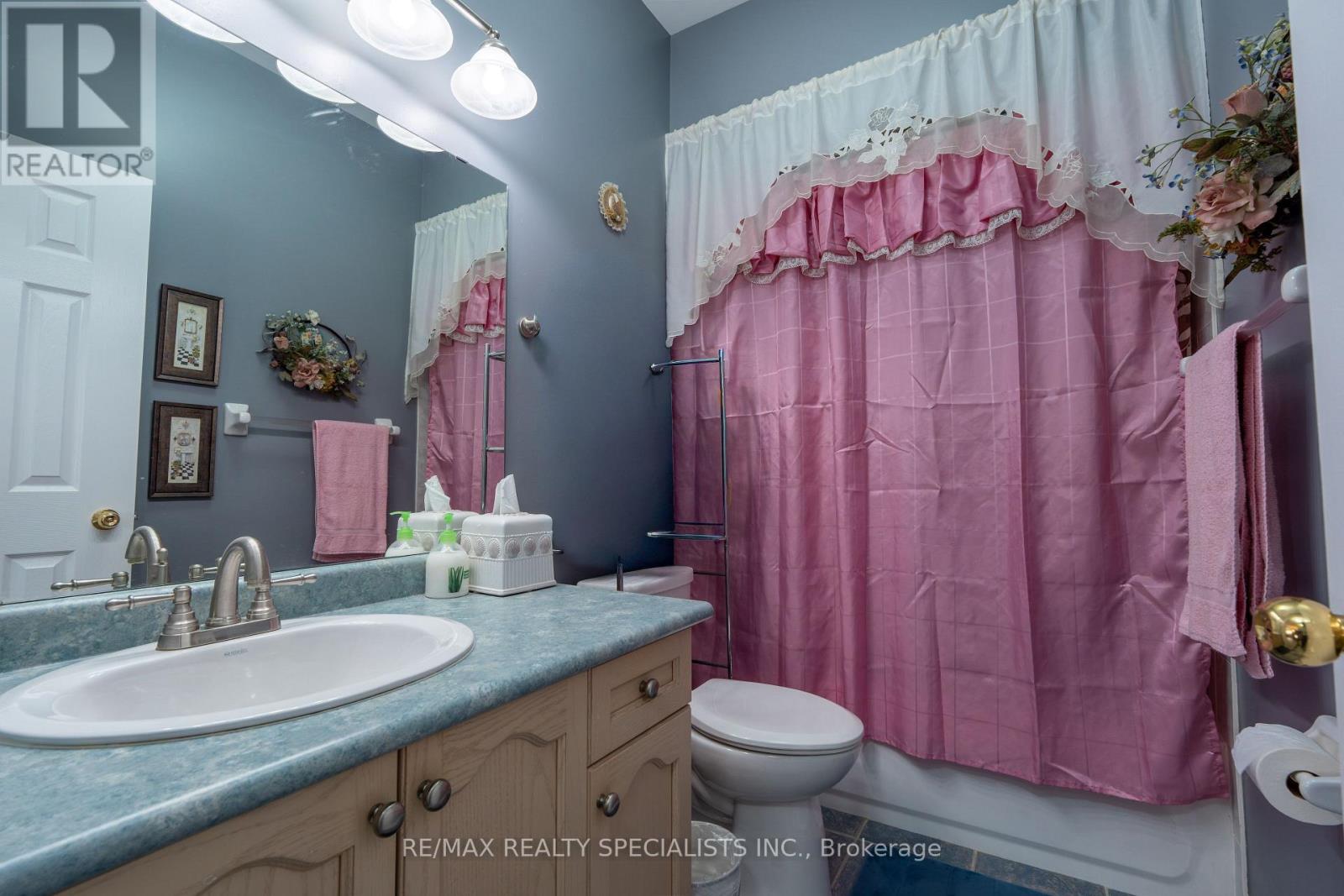 66 Ryegrass Crescent, Brampton, Ontario  L7A 3J9 - Photo 8 - W13756584