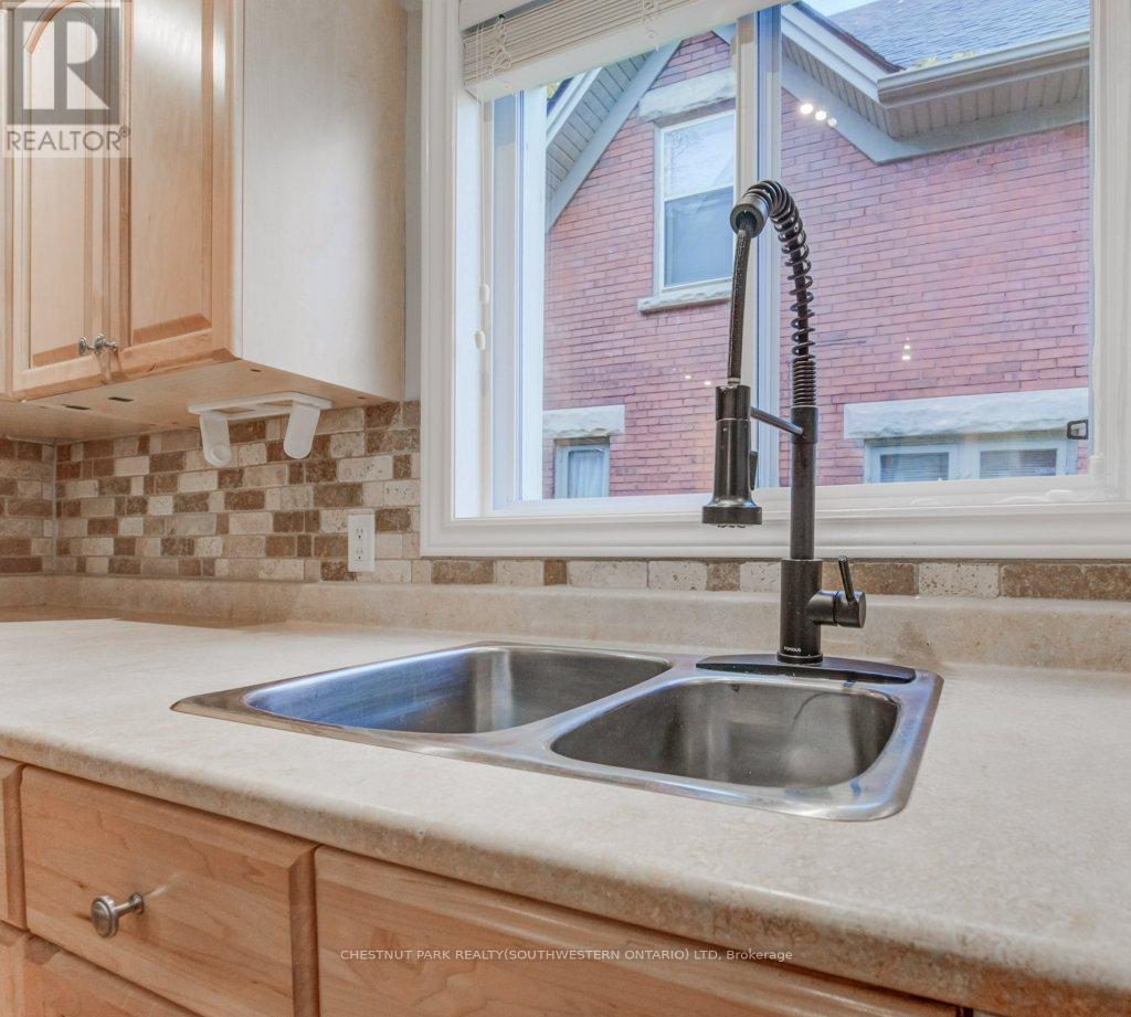 26 St. Leger Street, Kitchener, Ontario  N2H 4L9 - Photo 12 - X13756310