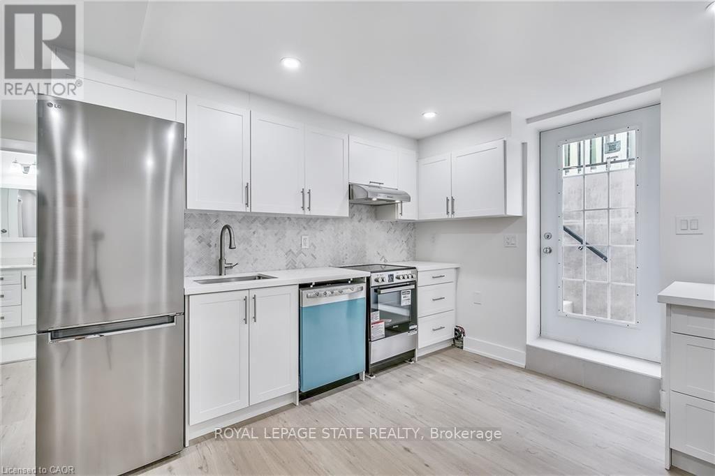B2 - 216 Ravenbury Drive, Hamilton, Ontario  L8W 2J1 - Photo 3 - X13756378