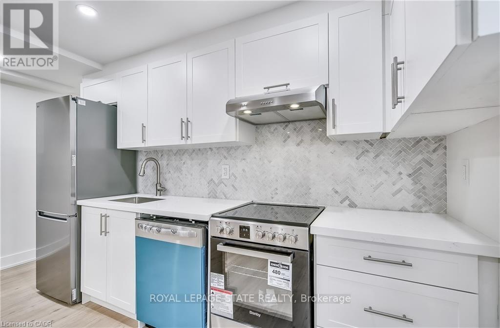 B2 - 216 Ravenbury Drive, Hamilton, Ontario  L8W 2J1 - Photo 4 - X13756378