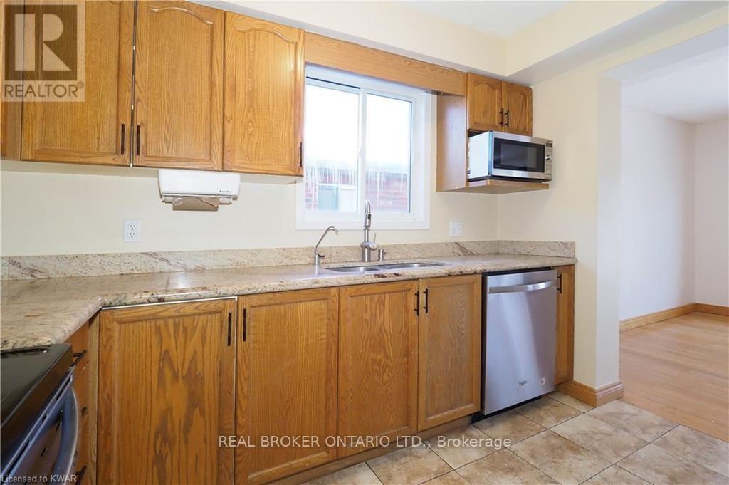 Unit A - 258 Inverhuron Crescent, Waterloo, Ontario  N2V 2H5 - Photo 10 - X13756506