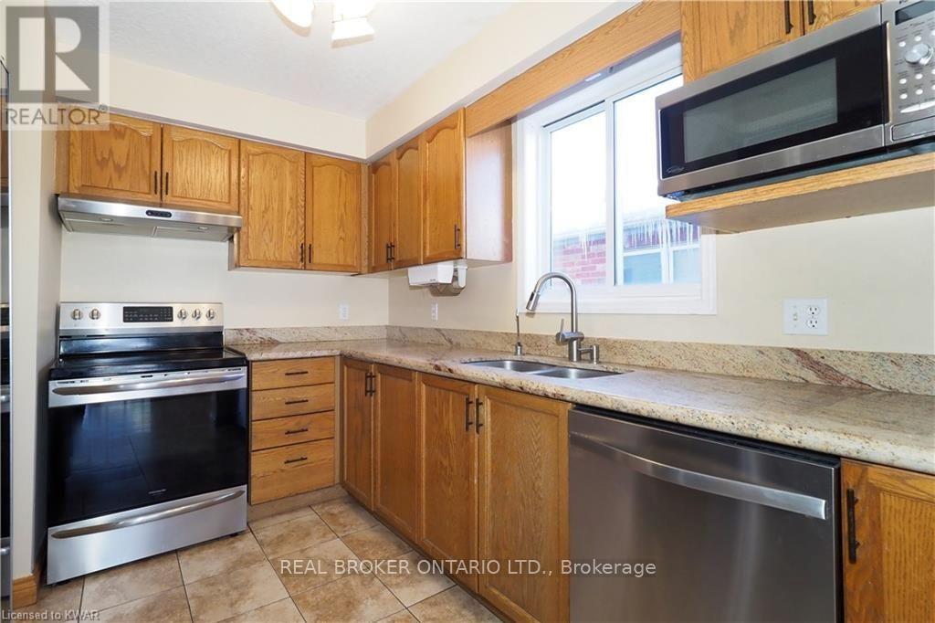 Unit A - 258 Inverhuron Crescent, Waterloo, Ontario  N2V 2H5 - Photo 12 - X13756506