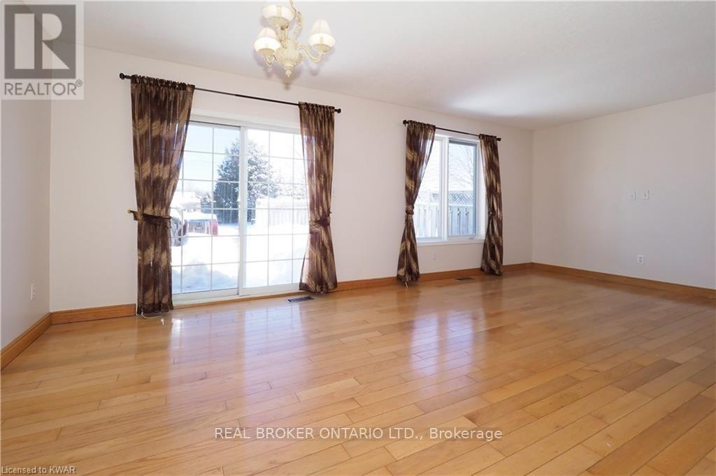 Unit A - 258 Inverhuron Crescent, Waterloo, Ontario  N2V 2H5 - Photo 8 - X13756506