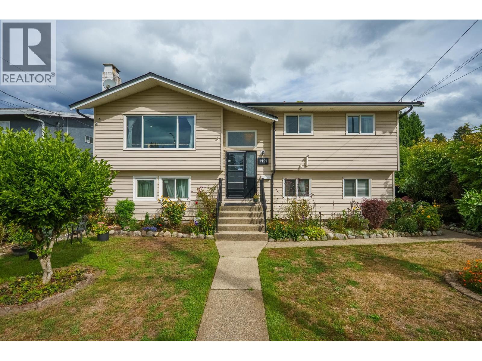 1121 Prairie Avenue, Port Coquitlam, British Columbia  V3B 1S7 - Photo 2 - R3162394