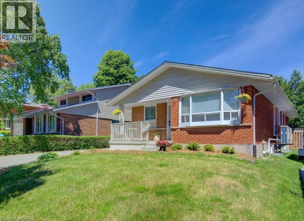 136 DUNSMERE Drive, Kitchener, Ontario