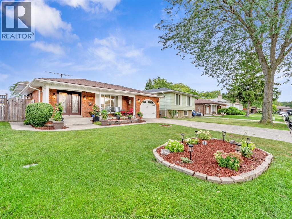 9975 Holly Crescent, Windsor, Ontario  N8R 1Y6 - Photo 5 - 26021735