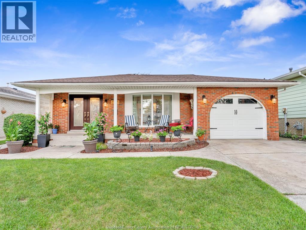 9975 HOLLY CRESCENT, Windsor, Ontario
