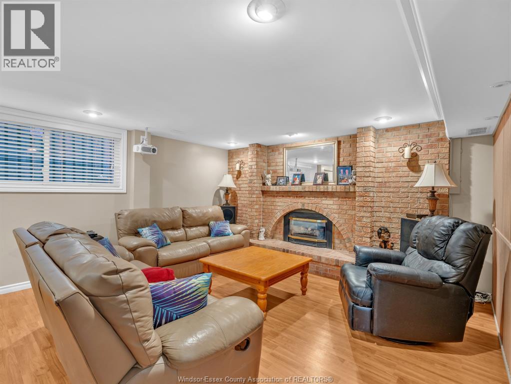 9975 Holly Crescent, Windsor, Ontario  N8R 1Y6 - Photo 23 - 26021735