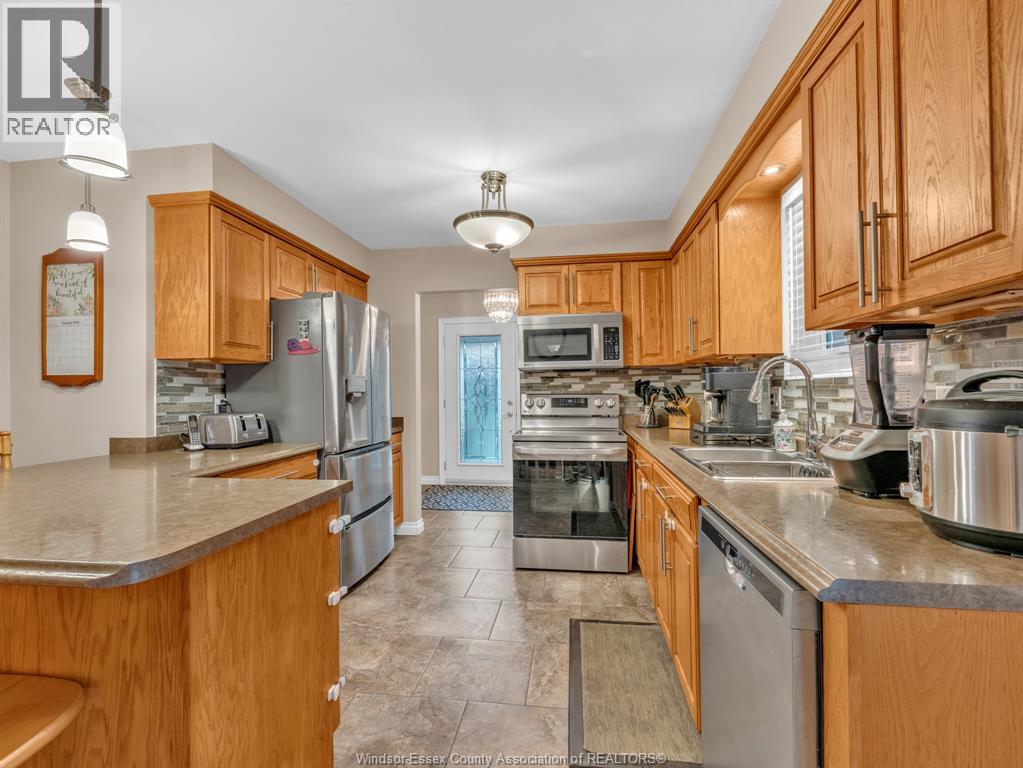 9975 Holly Crescent, Windsor, Ontario  N8R 1Y6 - Photo 15 - 26021735