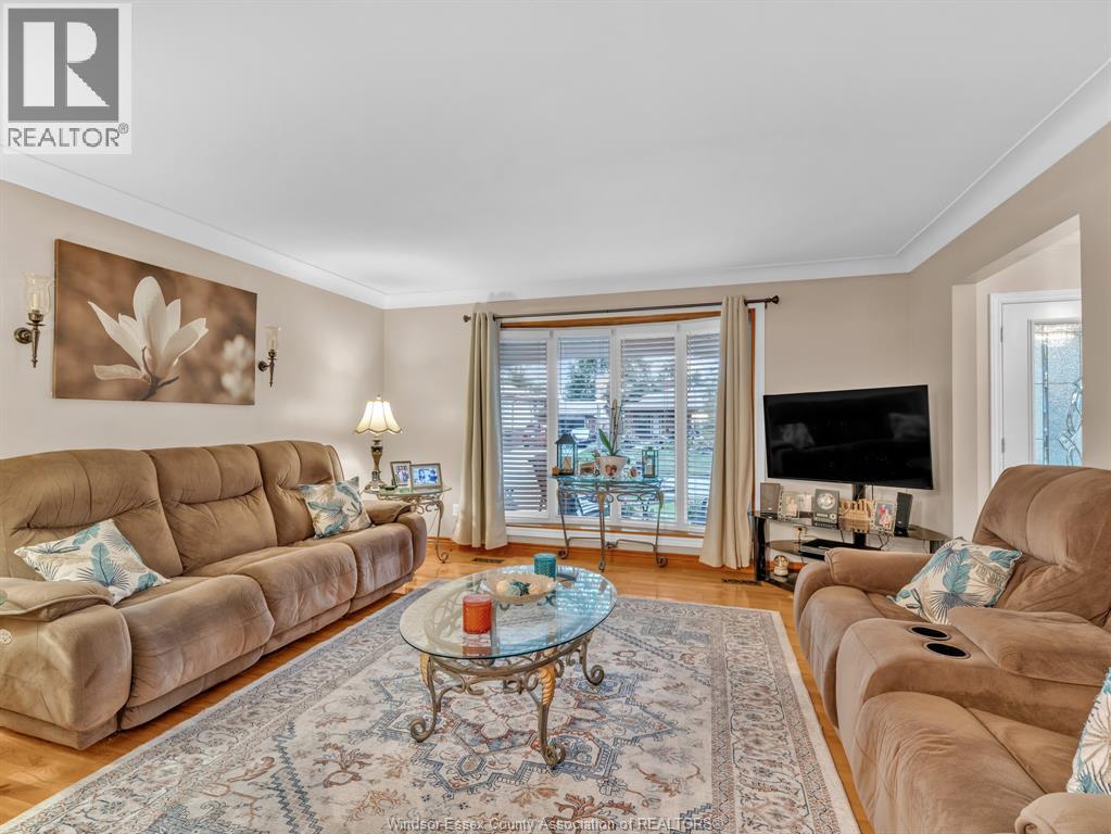 9975 Holly Crescent, Windsor, Ontario  N8R 1Y6 - Photo 12 - 26021735