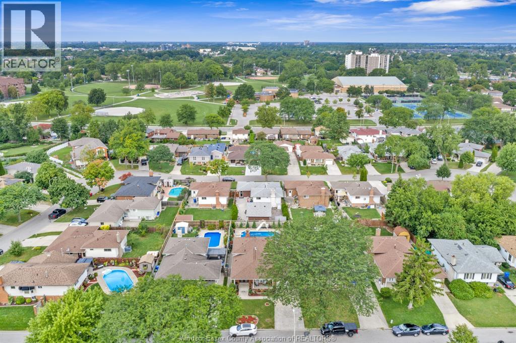9975 Holly Crescent, Windsor, Ontario  N8R 1Y6 - Photo 43 - 26021735