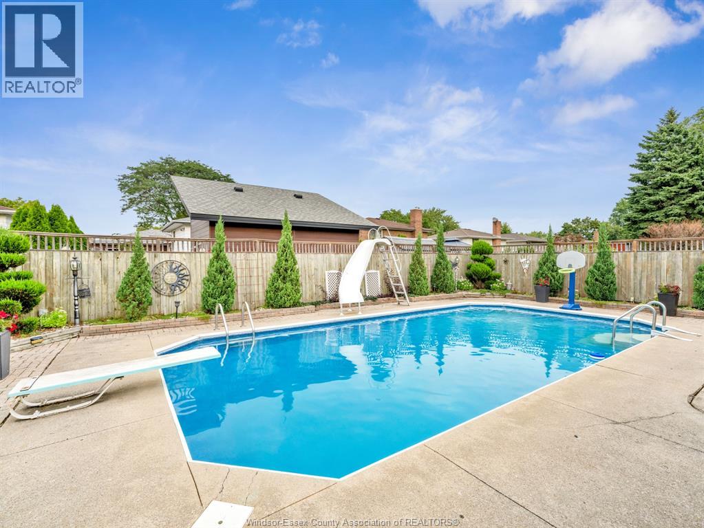 9975 Holly Crescent, Windsor, Ontario  N8R 1Y6 - Photo 42 - 26021735