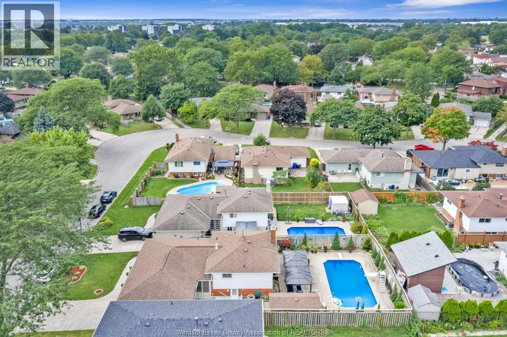 9975 Holly Crescent, Windsor, Ontario  N8R 1Y6 - Photo 48 - 26021735