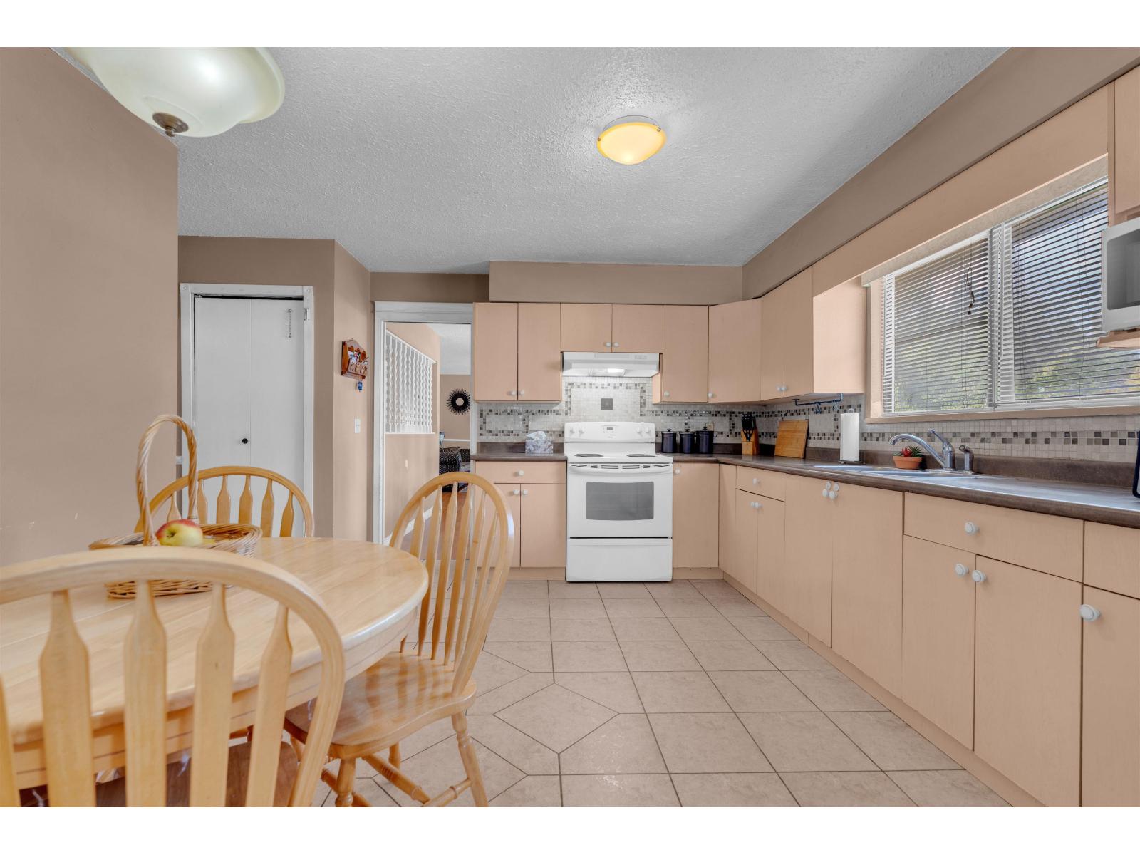 14110 72a Avenue, Surrey, British Columbia  V3W 7M7 - Photo 10 - R3158681