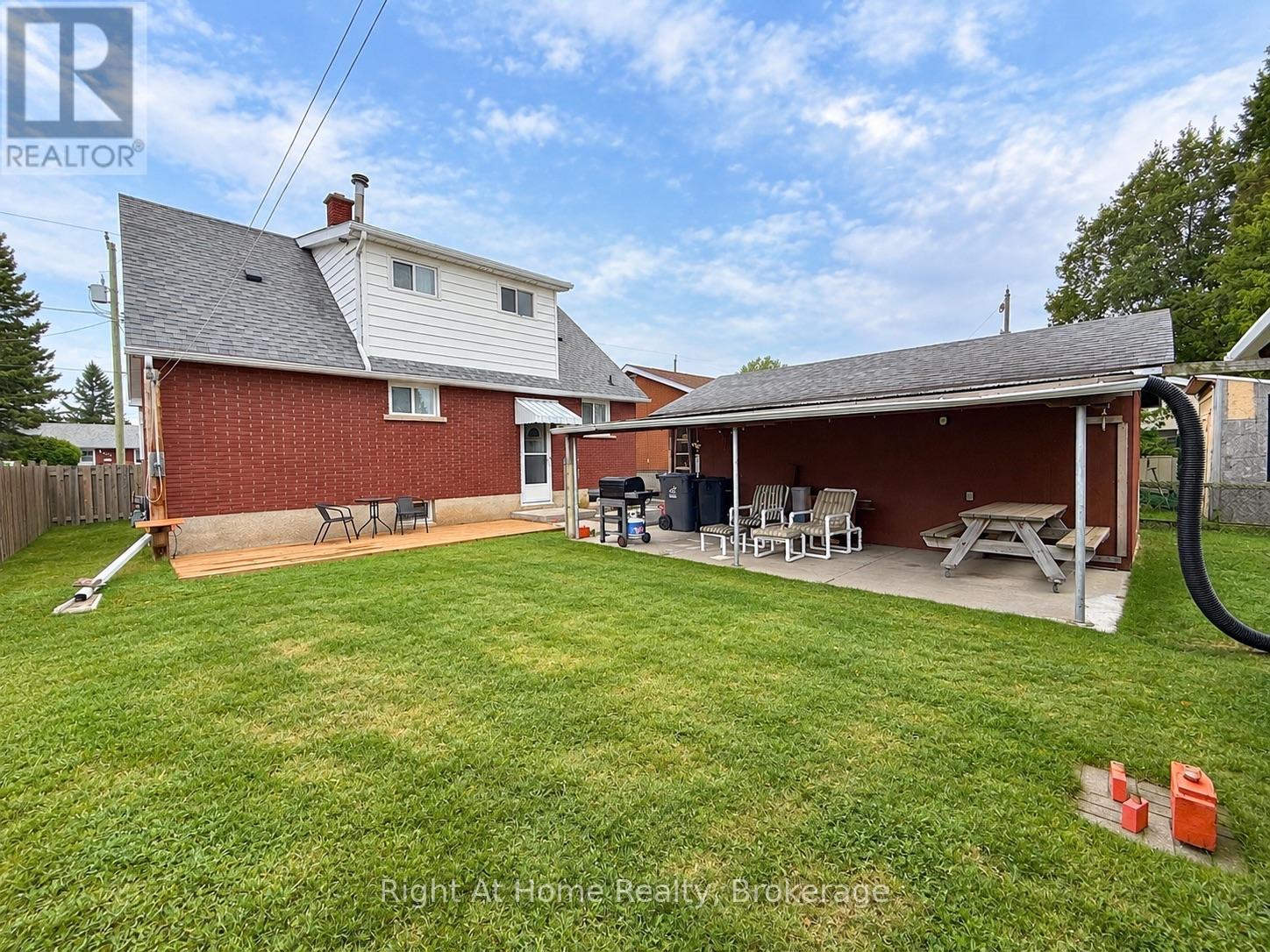 123 Shipley Street, Thunder Bay, Ontario  P7A 3C6 - Photo 2 - X13756678