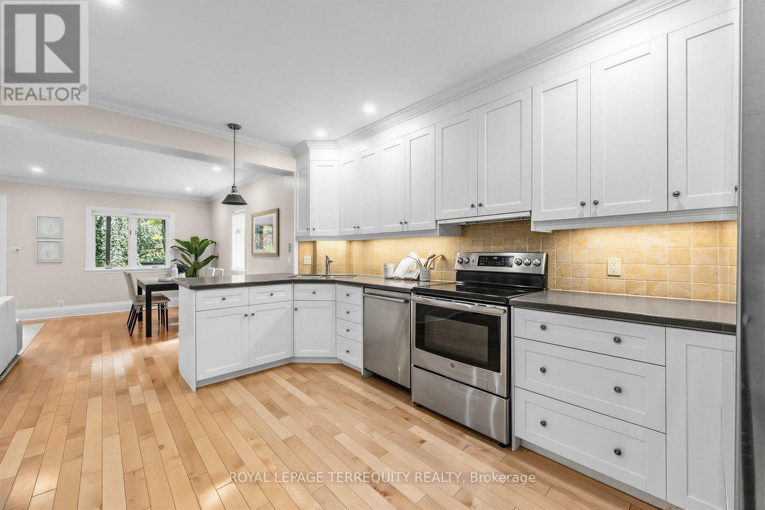 81 Stibbard Avenue, Toronto, Ontario  M4P 2B9 - Photo 10 - C13756732