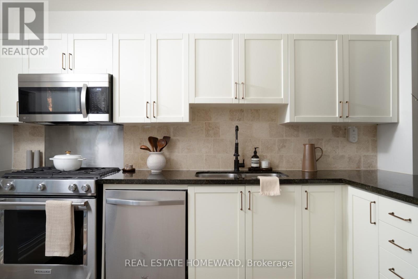 188 Hastings Avenue, Toronto, Ontario  M4L 2L7 - Photo 12 - E13756682