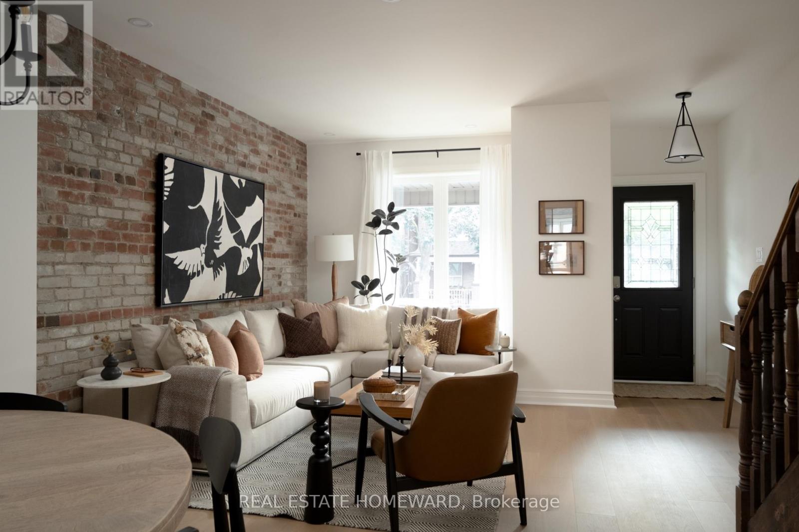 188 Hastings Avenue, Toronto, Ontario  M4L 2L7 - Photo 4 - E13756682
