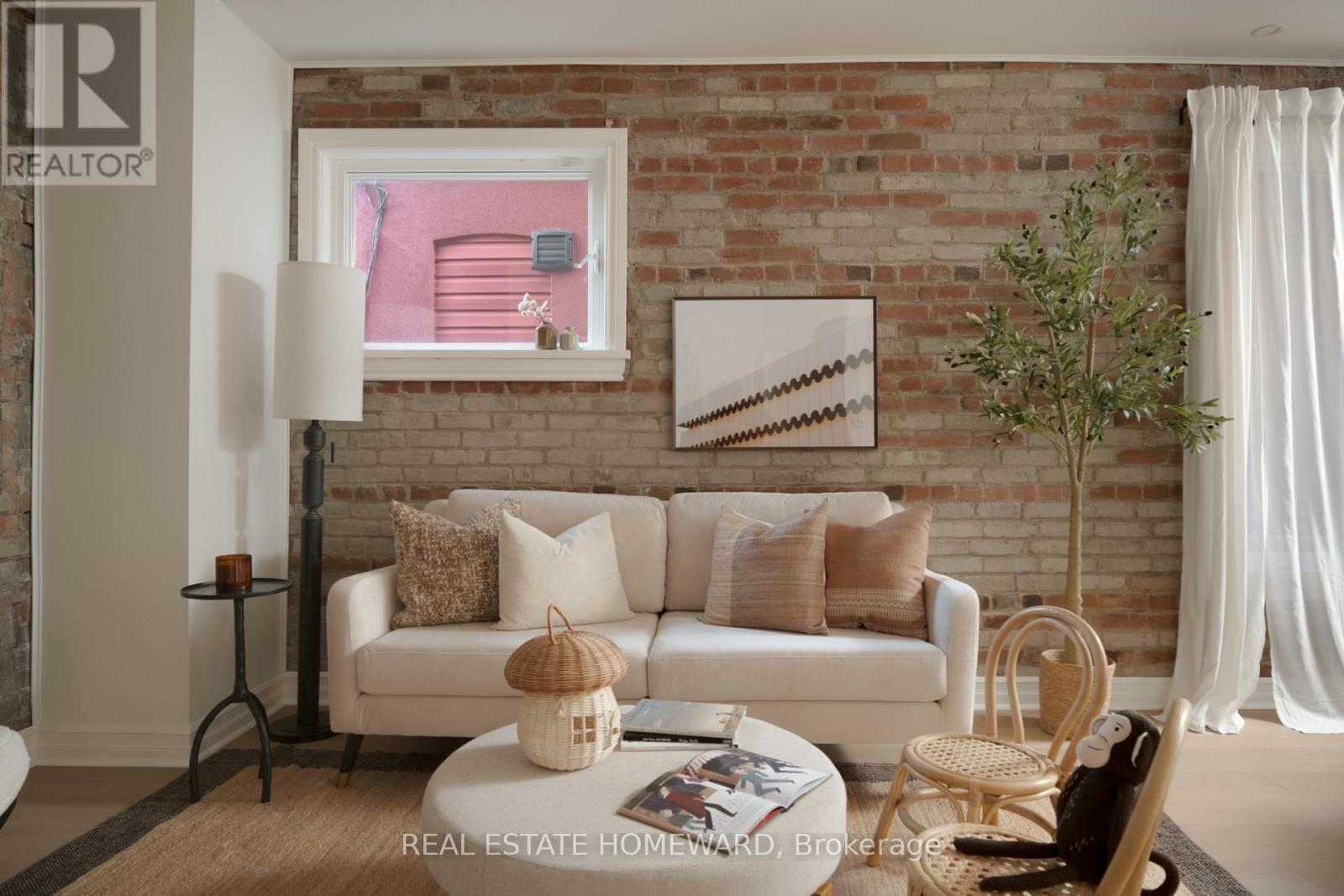 188 Hastings Avenue, Toronto, Ontario  M4L 2L7 - Photo 8 - E13756682