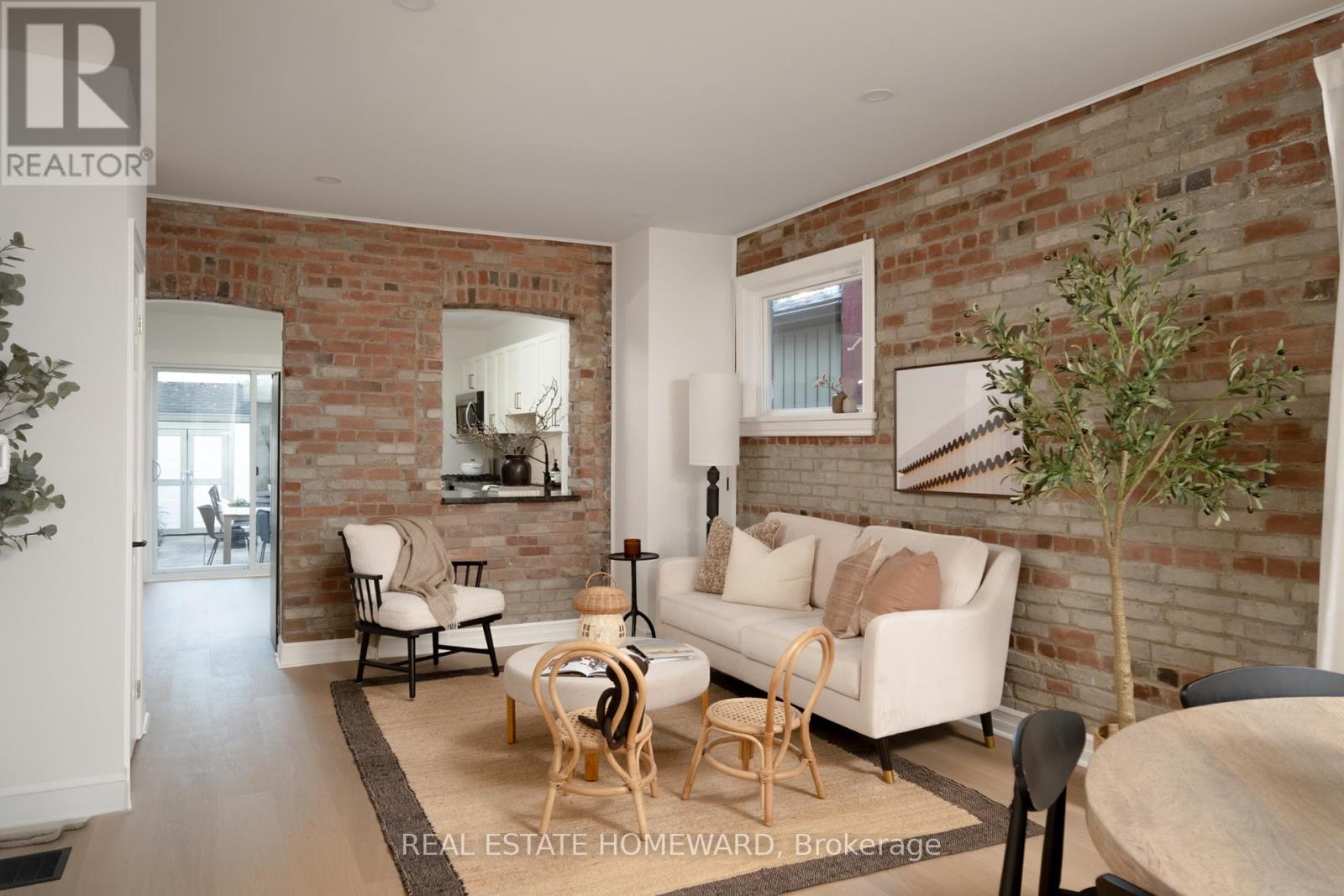188 Hastings Avenue, Toronto, Ontario  M4L 2L7 - Photo 9 - E13756682
