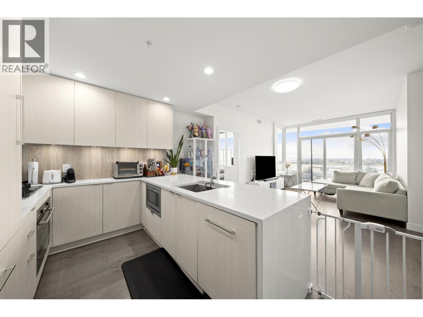 1103 5051 Imperial Street, Burnaby, British Columbia  V5J 0J3 - Photo 3 - R3162425