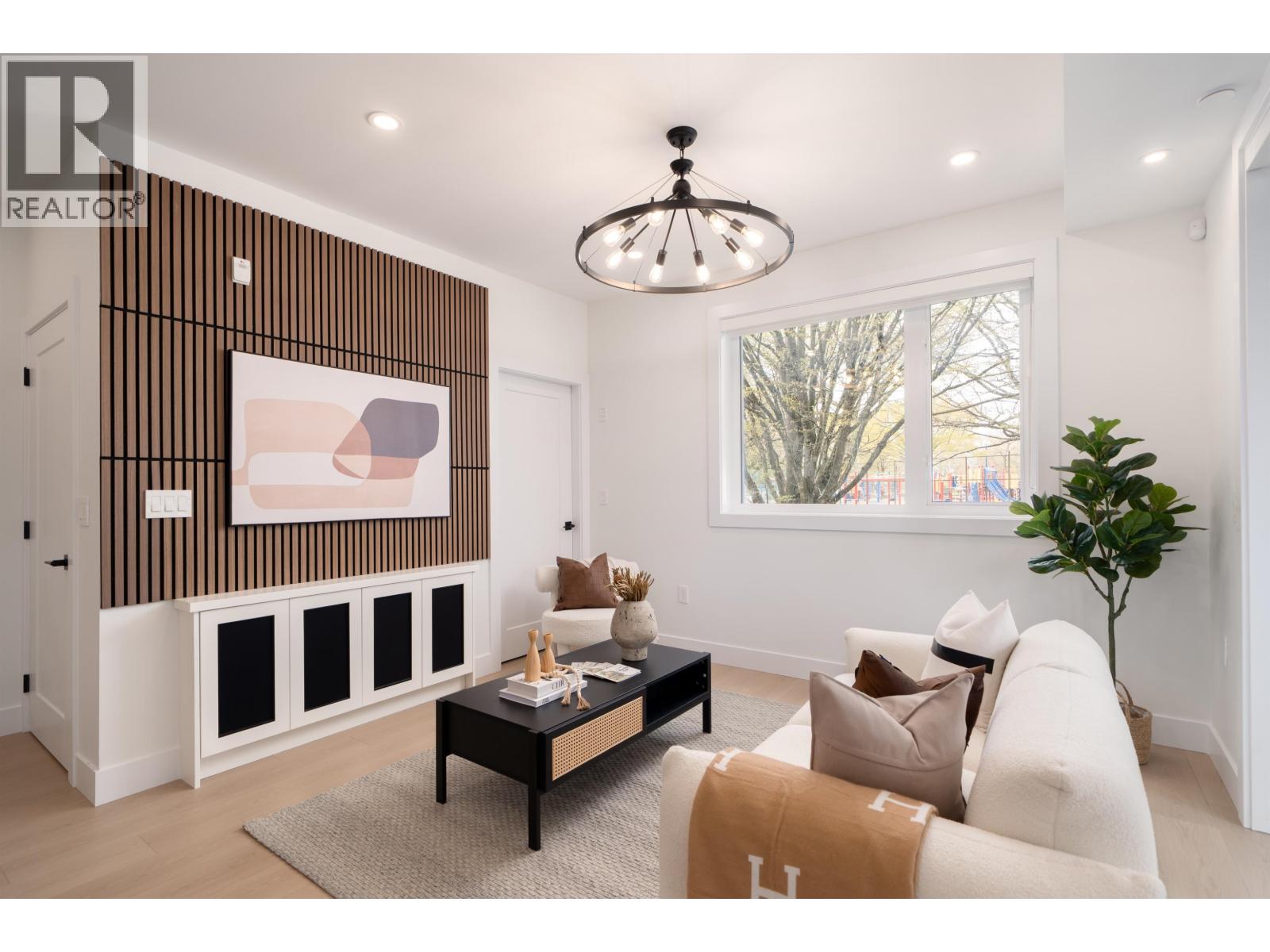 2612 Horley Street, Vancouver, British Columbia  V5R 3L6 - Photo 3 - R3162477