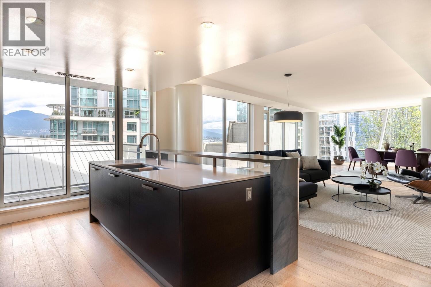 702 1499 W Pender Street, Vancouver, British Columbia  V6G 0A7 - Photo 2 - R3162508