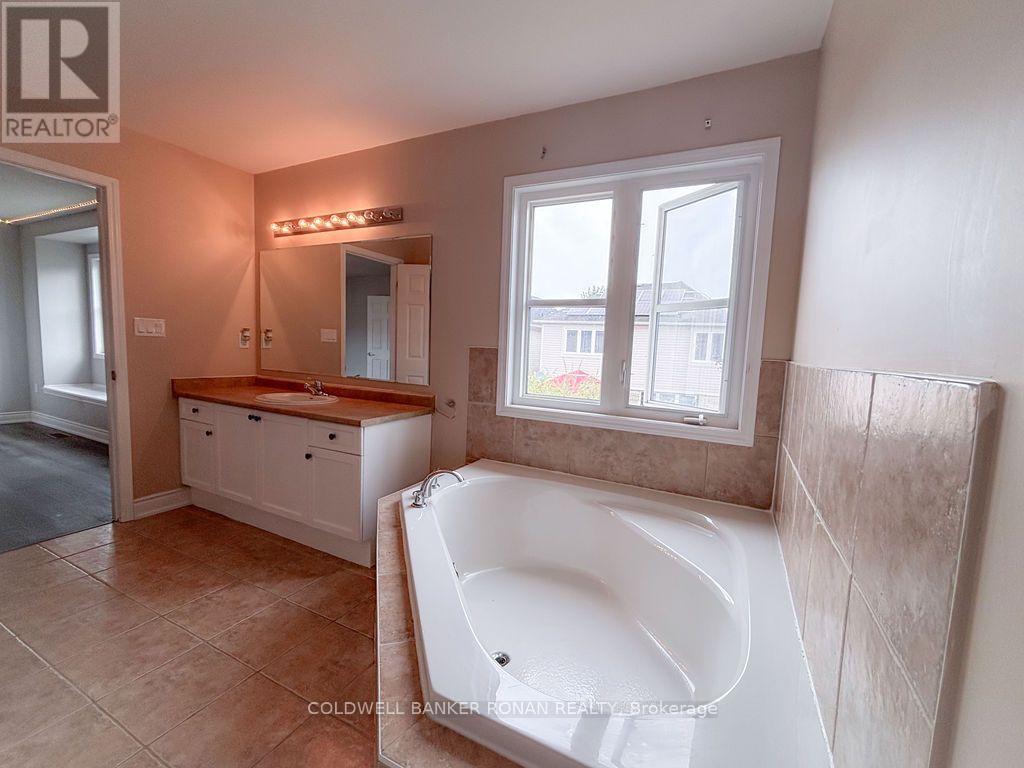 7 Kidd Crescent, New Tecumseth, Ontario  L9R 0E1 - Photo 10 - N13756638