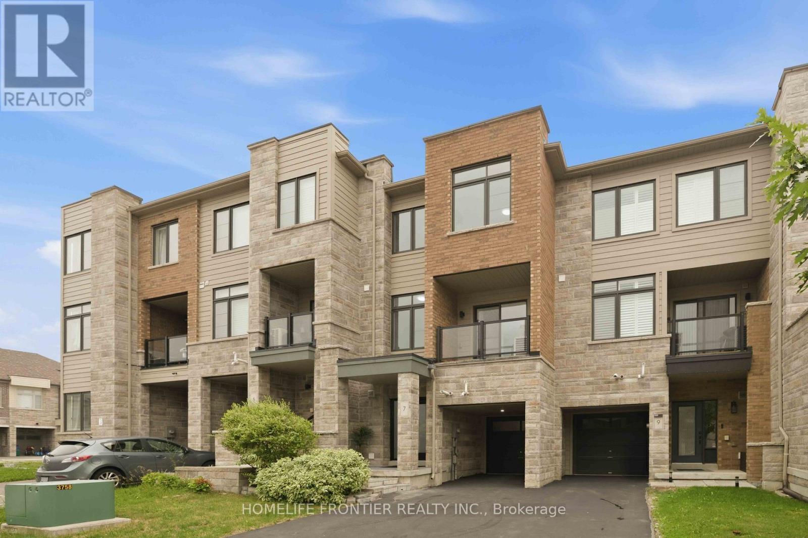 7 Vantage Loop, Newmarket, Ontario  L3X 0K6 - Photo 2 - N13756702