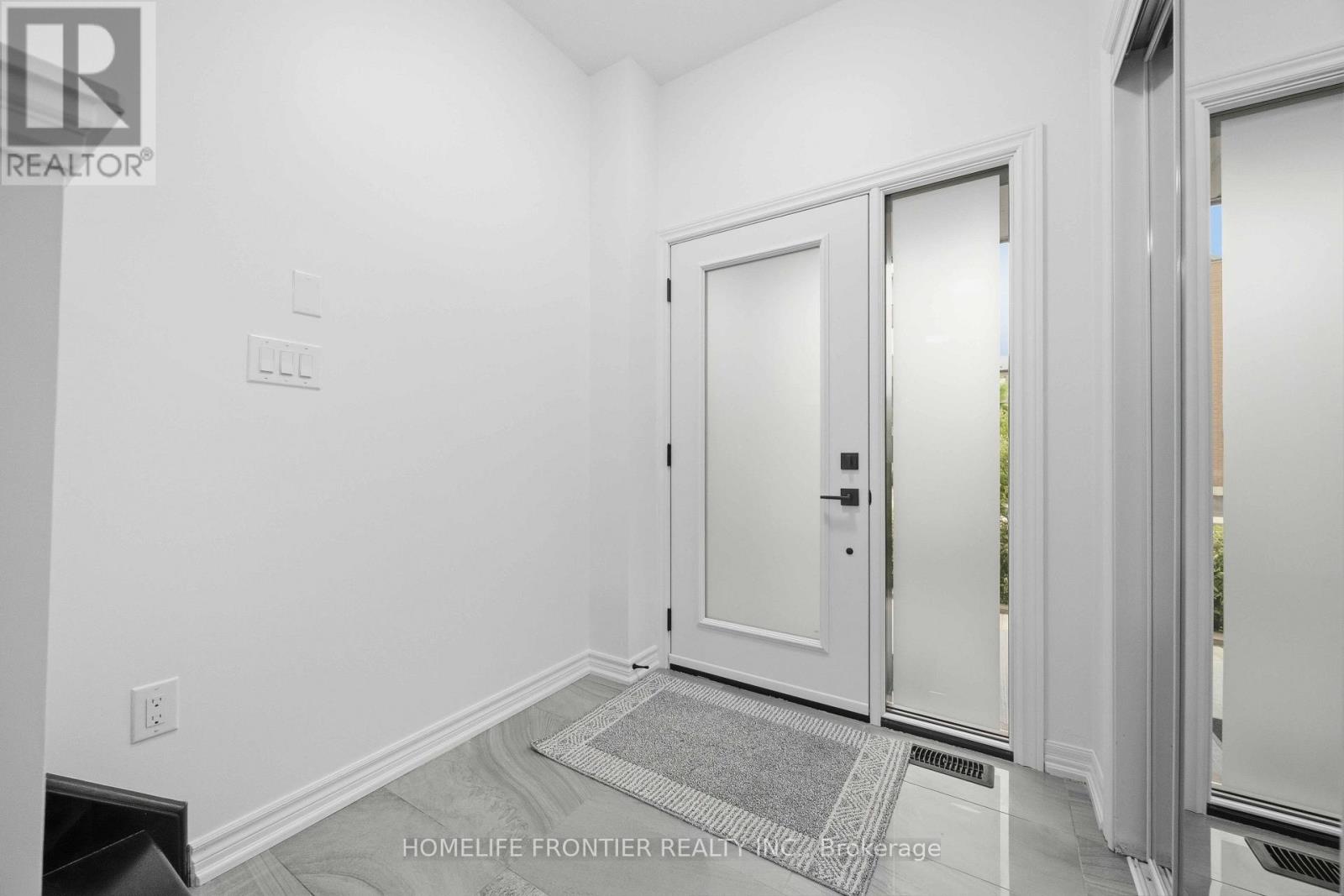 7 Vantage Loop, Newmarket, Ontario  L3X 0K6 - Photo 4 - N13756702