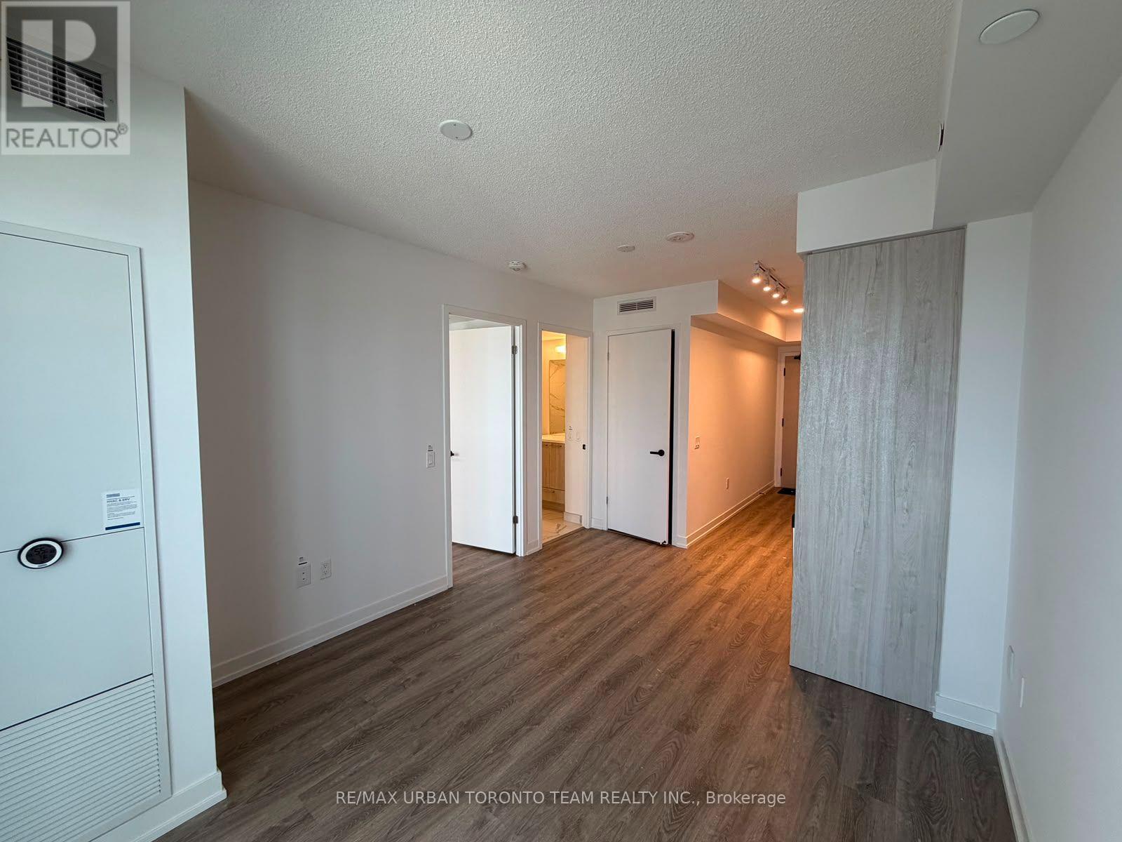 1702 - 195 Commerce Street, Vaughan, Ontario  L4K 0P9 - Photo 2 - N13756742