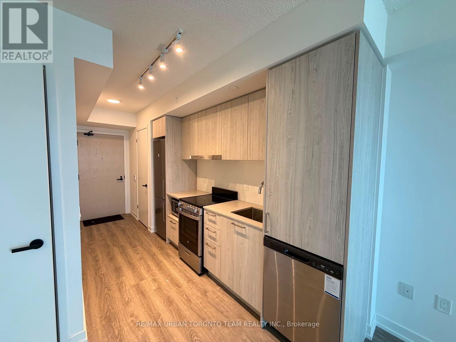 1702 - 195 Commerce Street, Vaughan, Ontario  L4K 0P9 - Photo 3 - N13756742