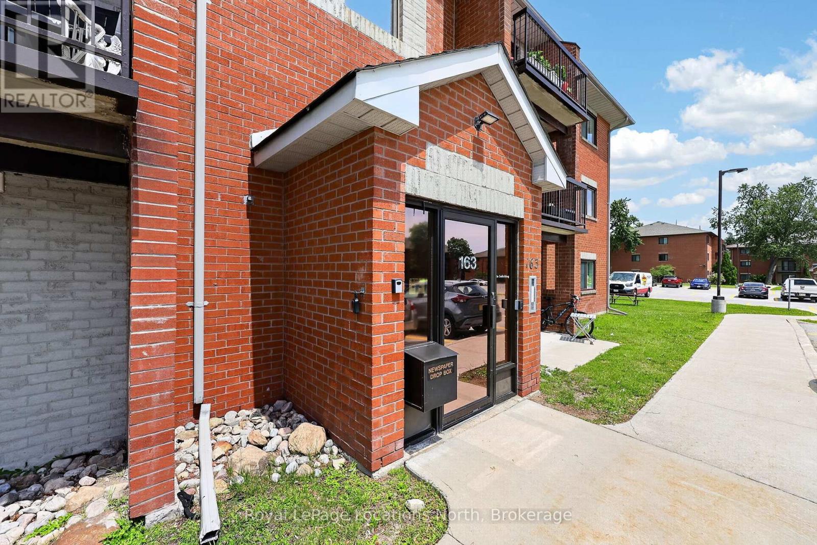 D7 - 163 Edgehill Drive, Barrie, Ontario L4N 1L9 - Photo 3 - S13756636