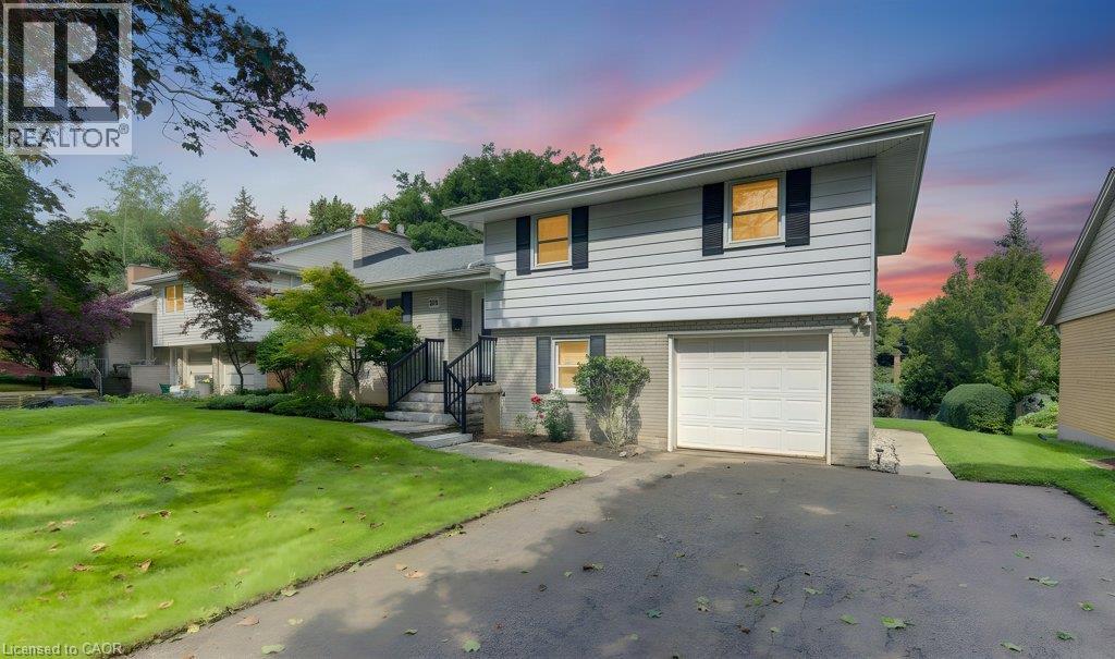 204 STANLEY Drive, Waterloo, Ontario