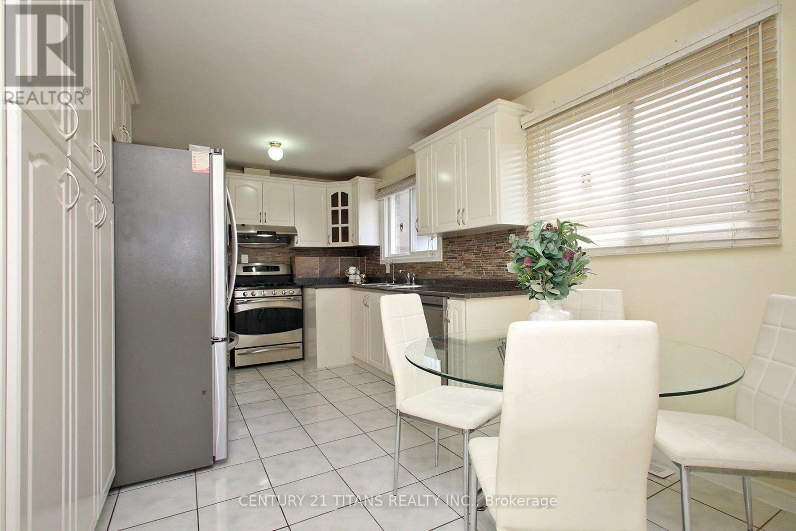 31 Monterrey Drive, Toronto, Ontario  M9V 1S7 - Photo 13 - W13756670
