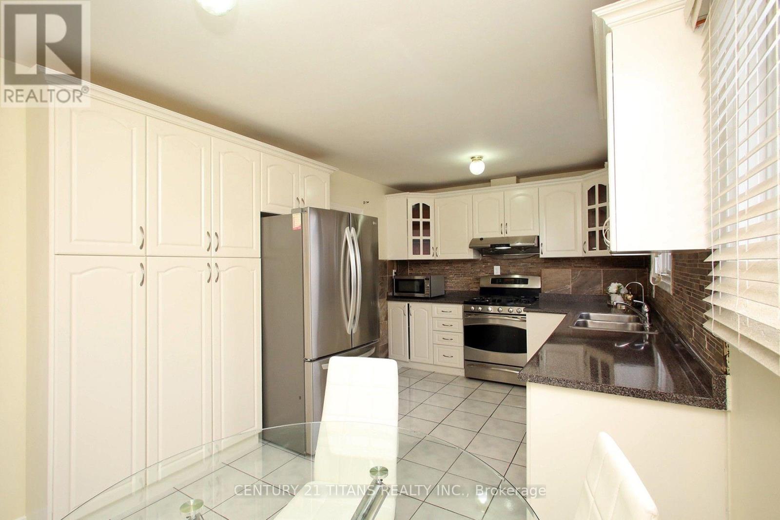 31 Monterrey Drive, Toronto, Ontario  M9V 1S7 - Photo 16 - W13756670