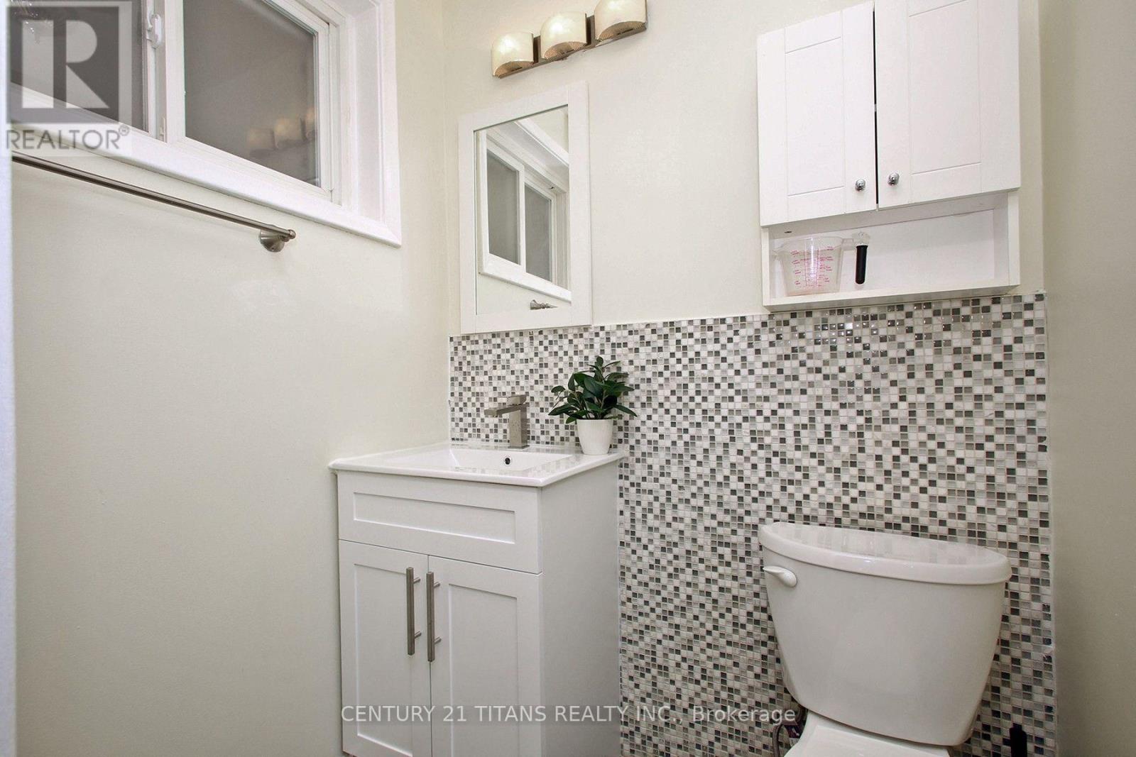 31 Monterrey Drive, Toronto, Ontario  M9V 1S7 - Photo 19 - W13756670