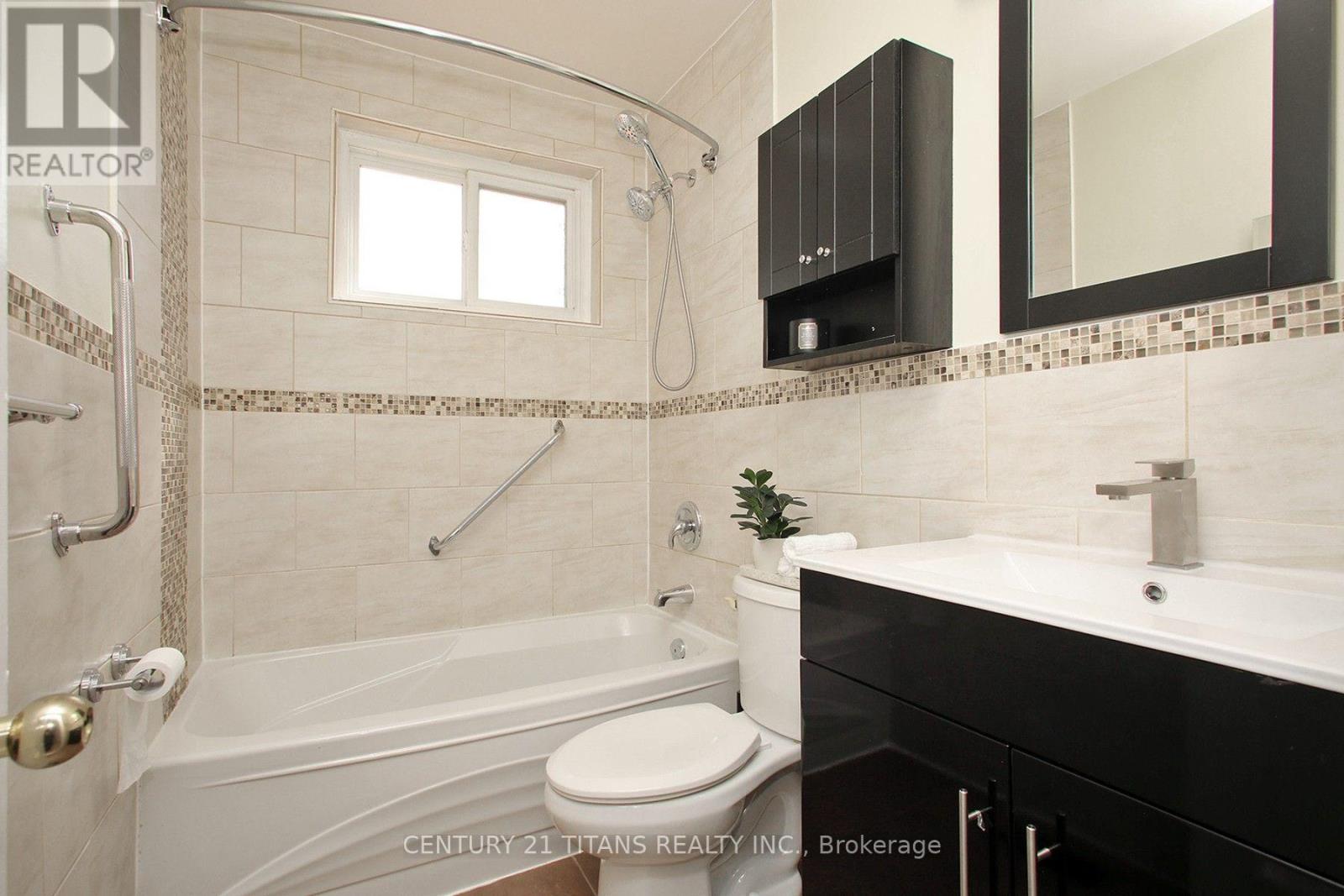 31 Monterrey Drive, Toronto, Ontario  M9V 1S7 - Photo 22 - W13756670