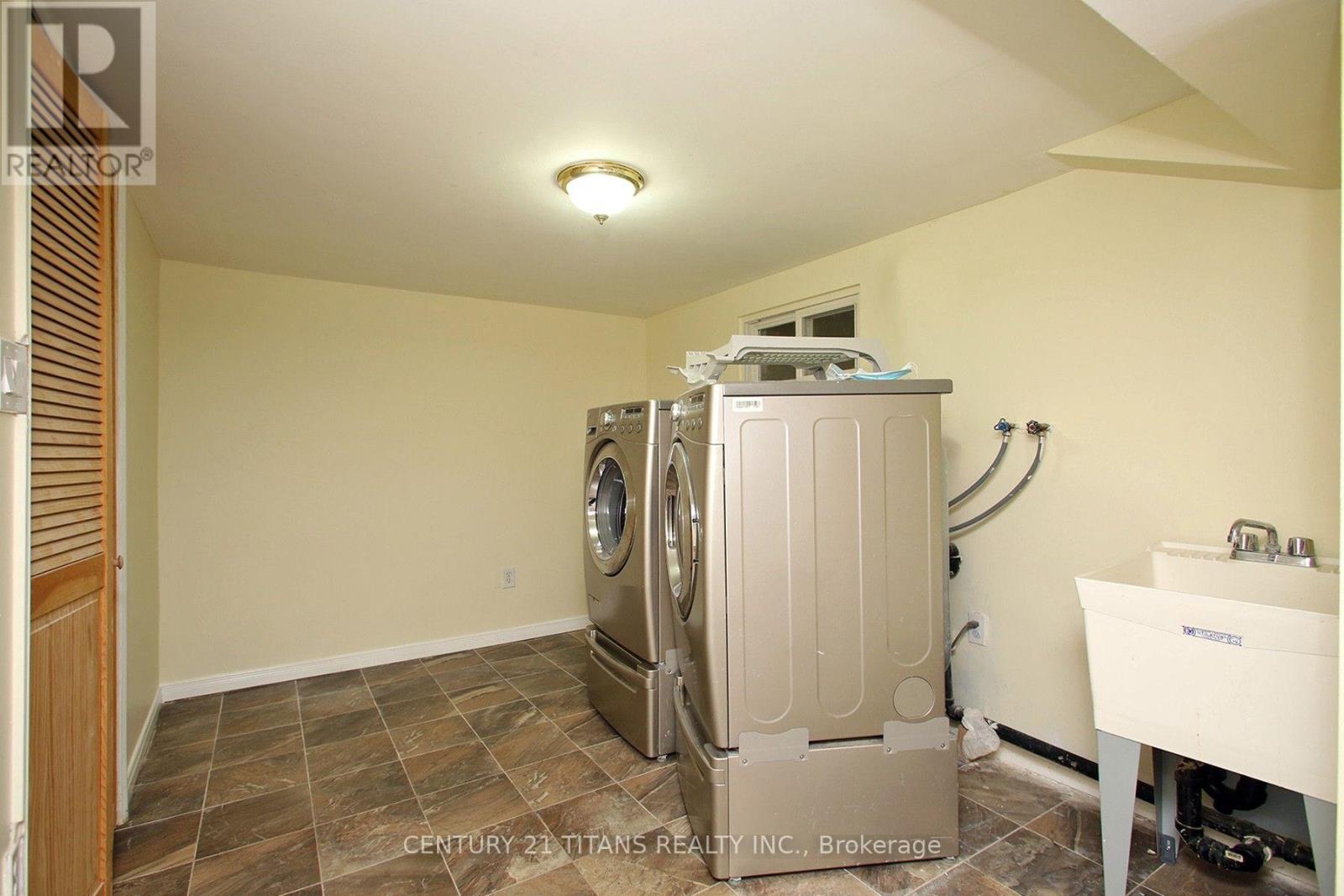 31 Monterrey Drive, Toronto, Ontario  M9V 1S7 - Photo 30 - W13756670