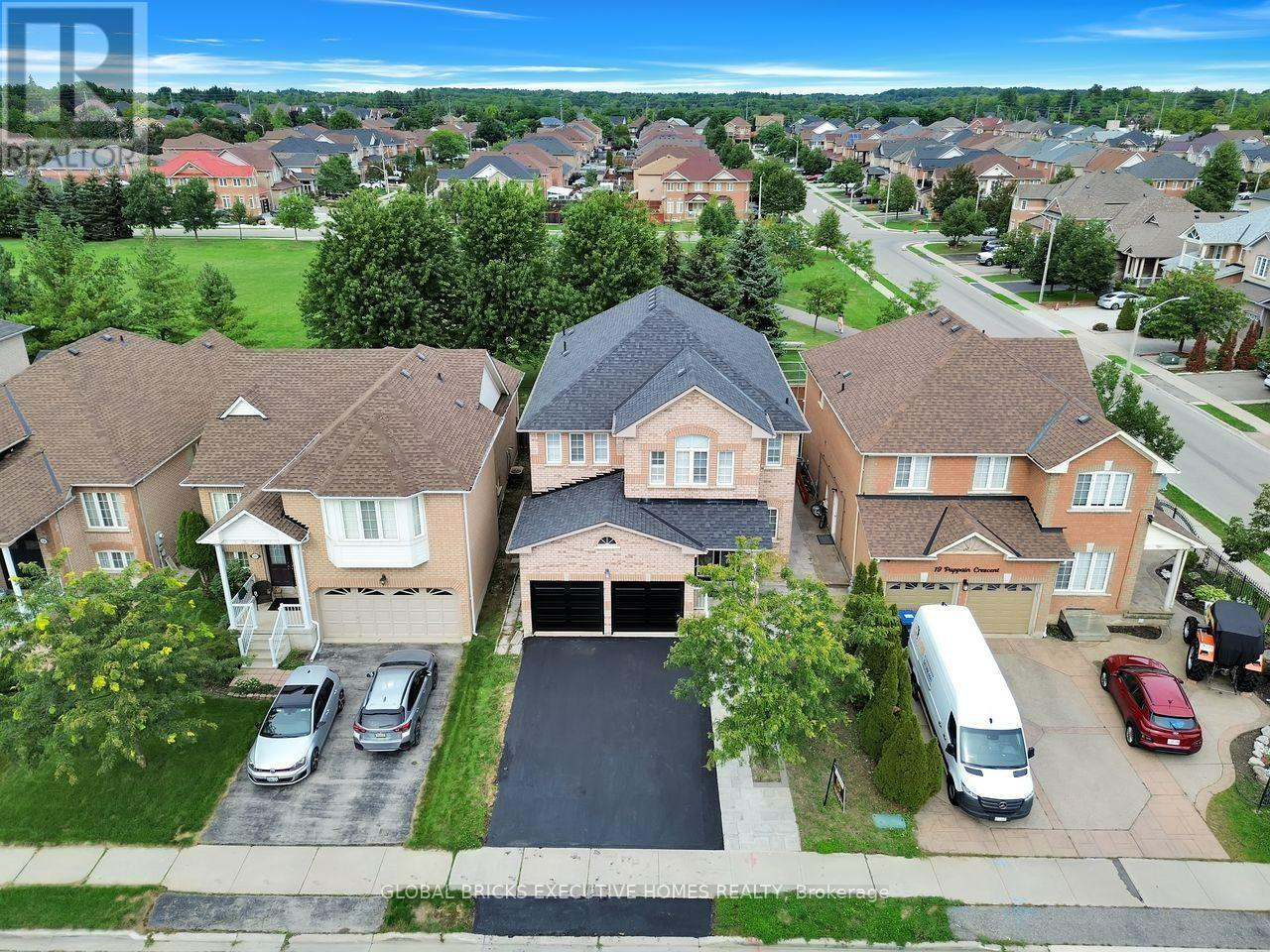 122 Pappain Crescent, Brampton, Ontario  L7A 3J7 - Photo 2 - W13756686