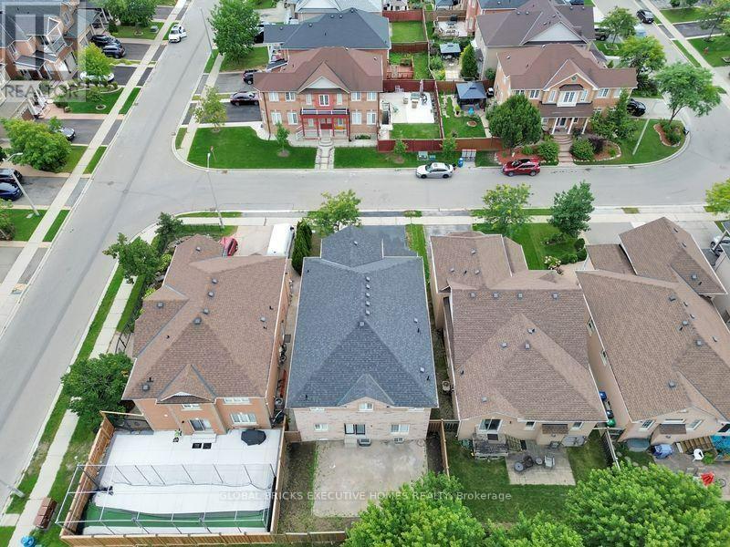122 Pappain Crescent, Brampton, Ontario  L7A 3J7 - Photo 4 - W13756686
