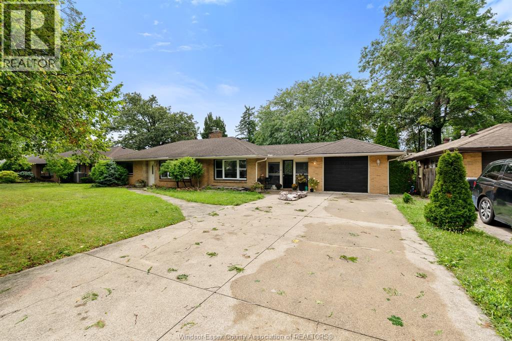 2725 BUCKINGHAM DRIVE, Windsor, Ontario